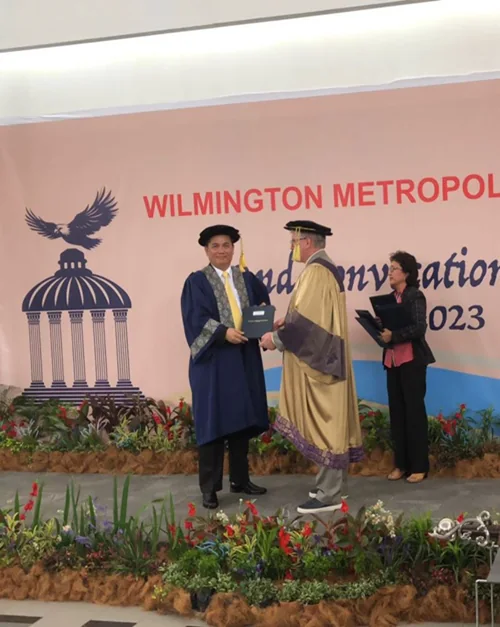 Award presentation at the WMU Second Convocation, 2023